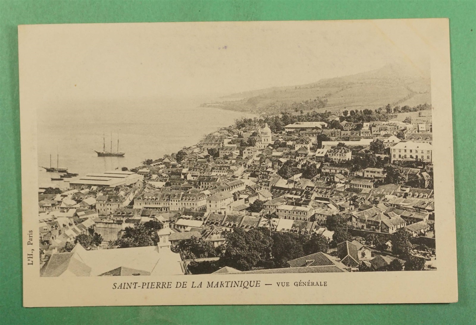 DR WHO MARTINIQUE ST PIERRE POSTCARD UNUSED R34724