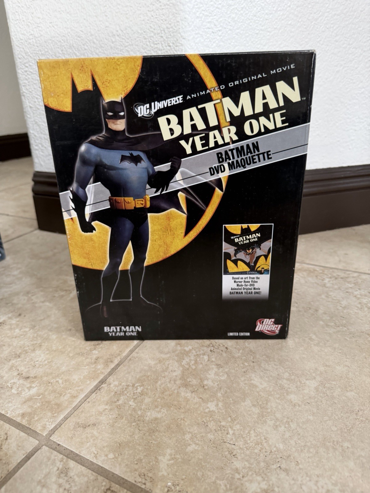Batman Porcelain DVD Maquette Year One Animated Movie DC Collectibles Universe Batman Porcelain DVD Maquette Year One Animated Movie DC Collectibles Universe