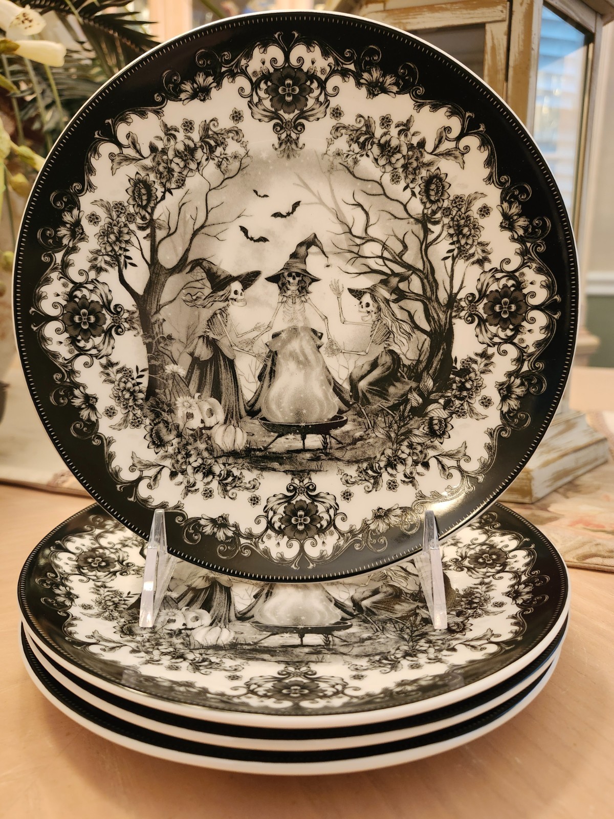 EATON FINE DINING HALLOWEEN SPOOKY WITCH 4 PLATE SET SIDE PLATES APPETIZER BATS