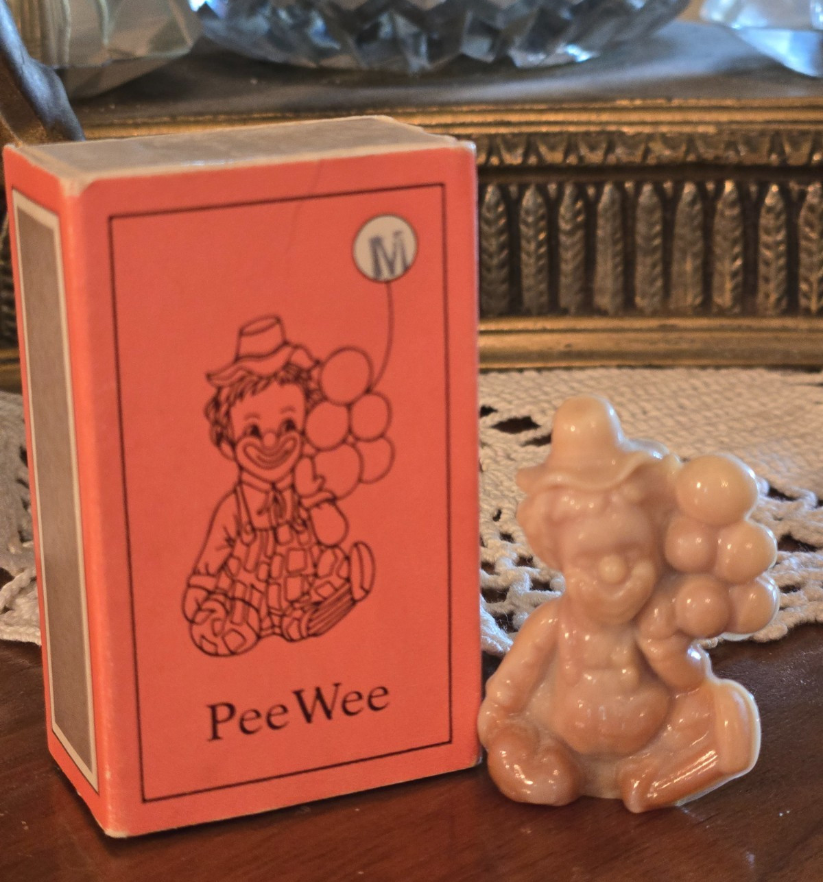 VTG PEE WEE CLOWN by Mosser GLASS - LETTER \'M\' MARBLE TONES LT BROWN/IVORY