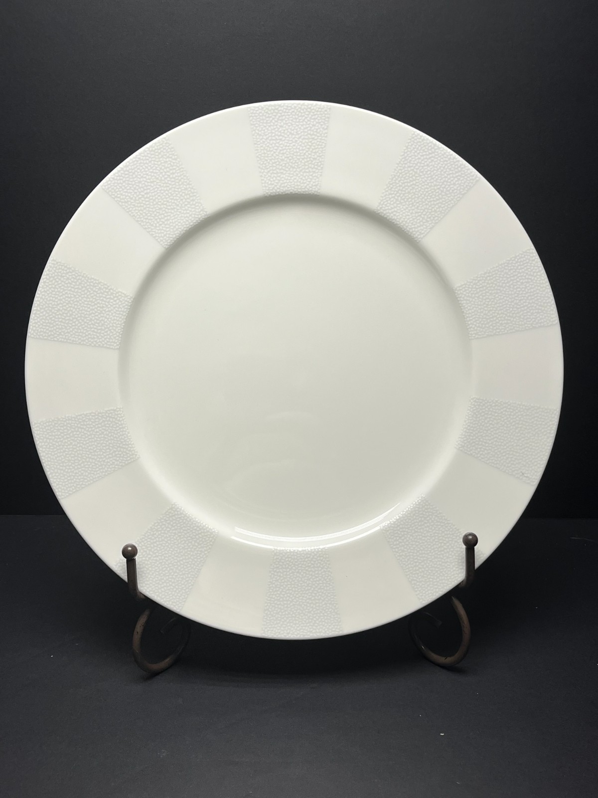 Stunning FALLING SNOW by Noritake Bone China Dinner Plate 11\