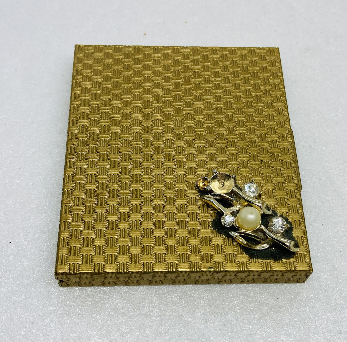 Vintage Saks Fifth Avenue Jeweled Rhinestone Flower Brass Mirror Make-Up Case C3