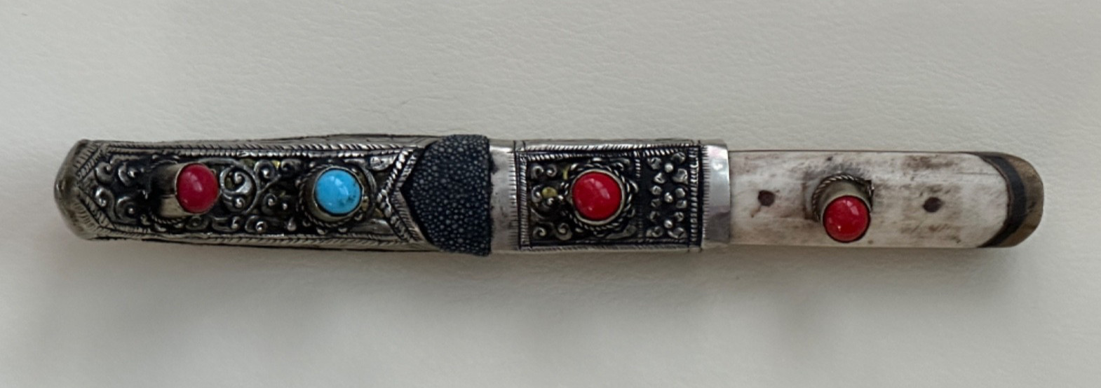 ANTIQUE TIBETAN HIMALAYAN ORNATE KNIFE AND SCABBARD 7.75
