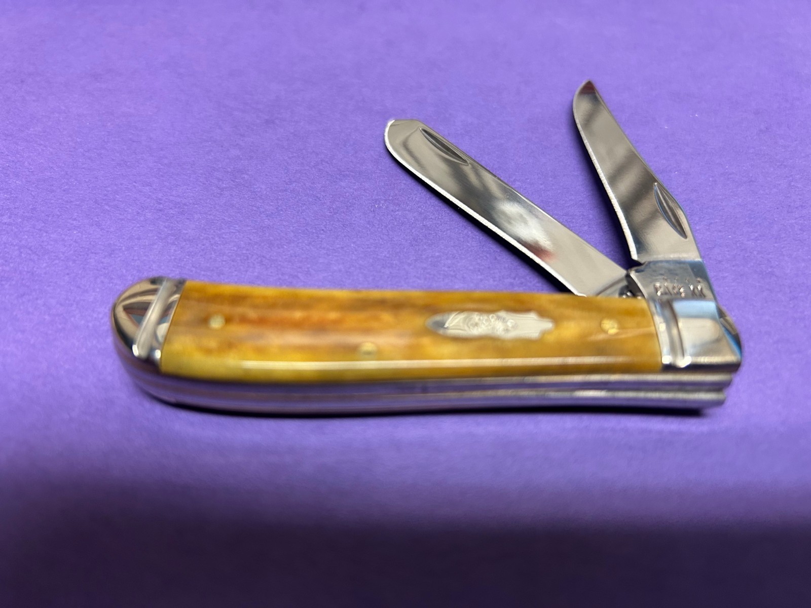 MINT IN ORIGINAL BOX 2021 CASE XX ANTIQUE SMOOTH BONE FLUTED MINI TRAPPER 6207SS