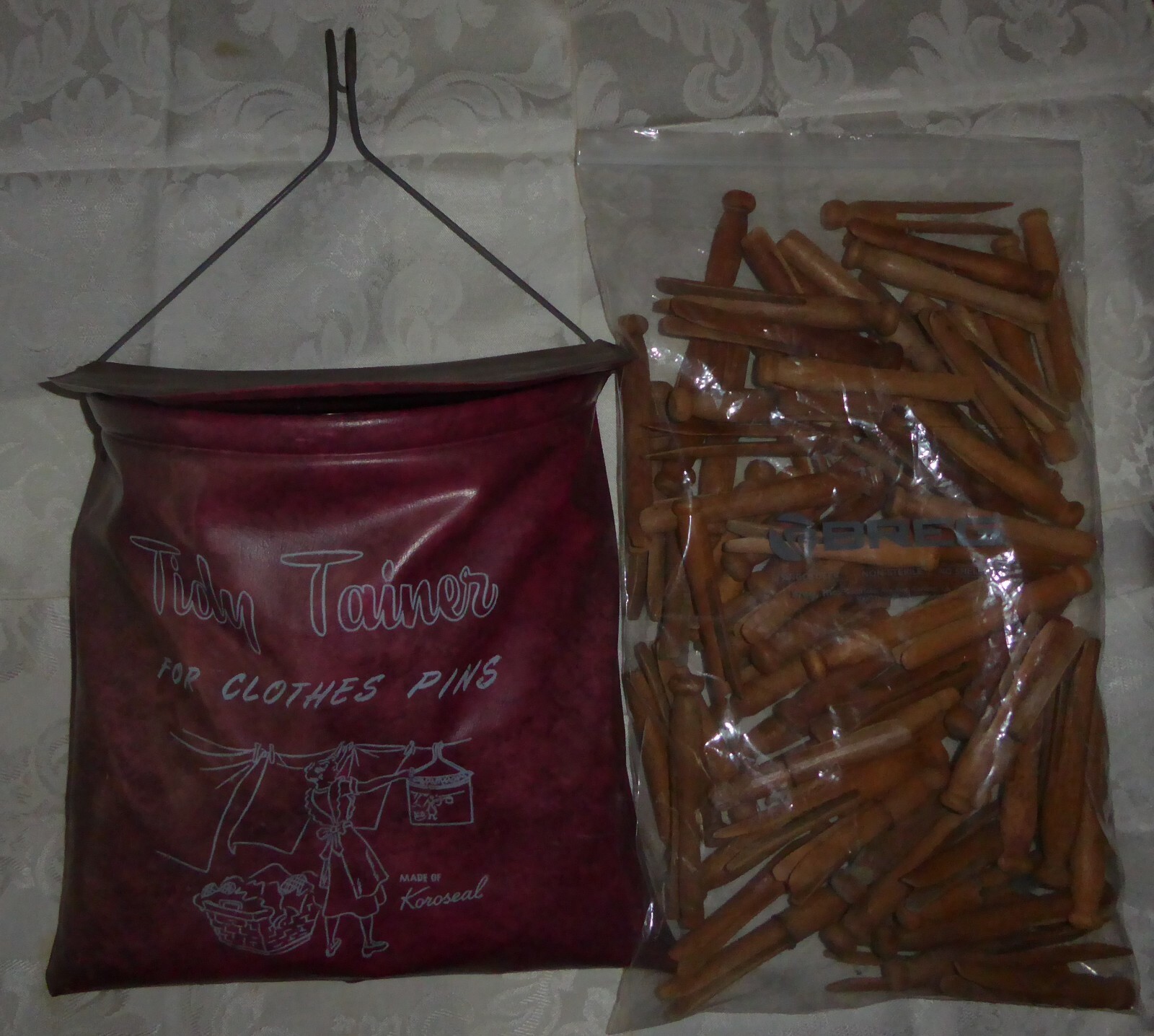 Vintage Clothespin Bag with clothespins – Tidy Tainer by Koroseal