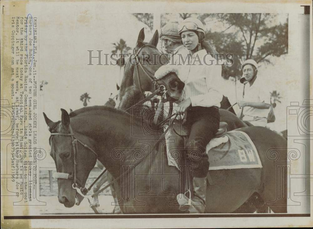1969 Press Photo Barbara Joe Rubin Leads Horse to Post at Tropical Park, Miami 1969 Press Photo Barbara Joe Rubin Leads Horse to Post at Tropical Park, Miami