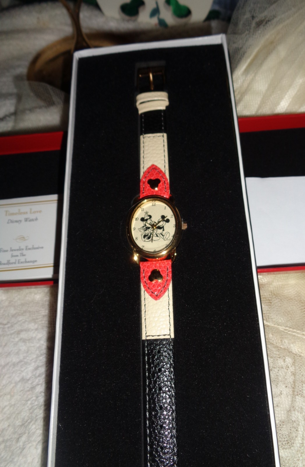 BRADFORD EXCHANGE/DISNEY TIMELESS LOVE MICKEY/MINNIE LEATHER BAND ANALOG WATCH