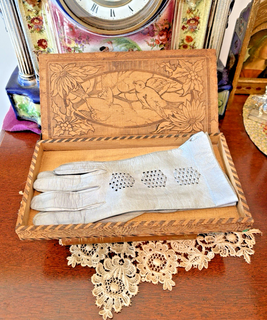 VTG 1930S ART NOUVEAU GLOVE BOX, SWEET BLUE BIRDS,PYRO, HINGED EMBOSSED,TINTED