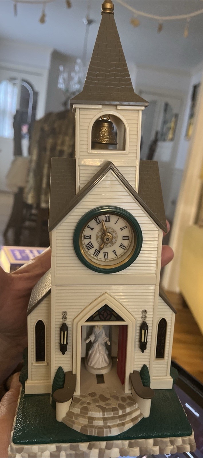 VTG Church Musical Lighted Clock Avon Gift Collection Majestic Chapel WORKS VTG Church Musical Lighted Clock Avon Gift Collection Majestic Chapel WORKS