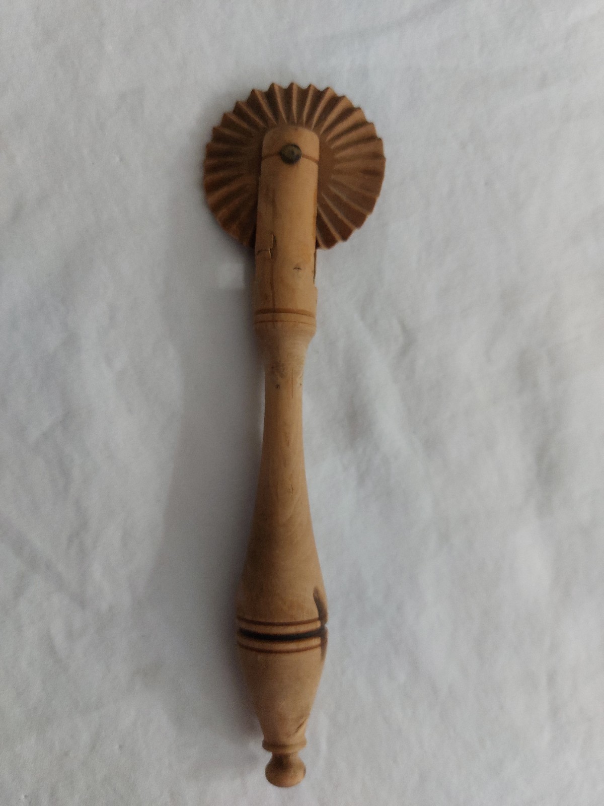 Antique Wooden Pastry Wheel Pie Crimper Jagger Hand Carved Turned Handle Treen
