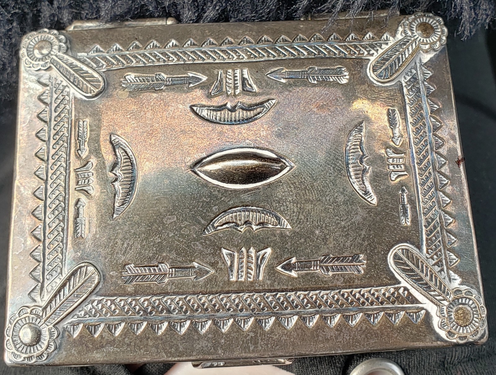 Morris Robinson Hopi Native Indian pure silver box with closure vintage artisan Morris Robinson Hopi Native Indian pure silver box with closure vintage artisan