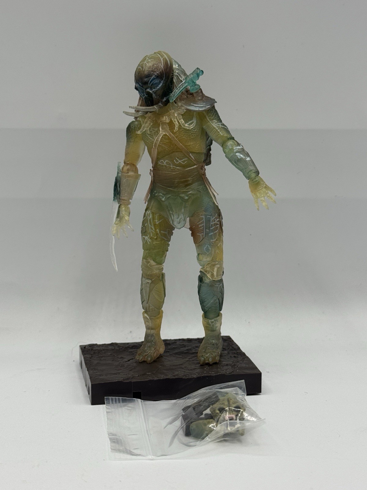 Hiya Toys Predators Active Camouflage Tracker Predator 1:18 Action Figure CC4