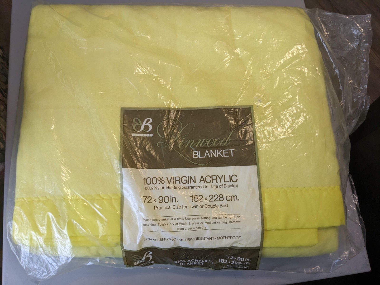 VINTAGE LINWOOD 100% VIRGIN ACRYLIC BLANKET  YELLOW  NEW
