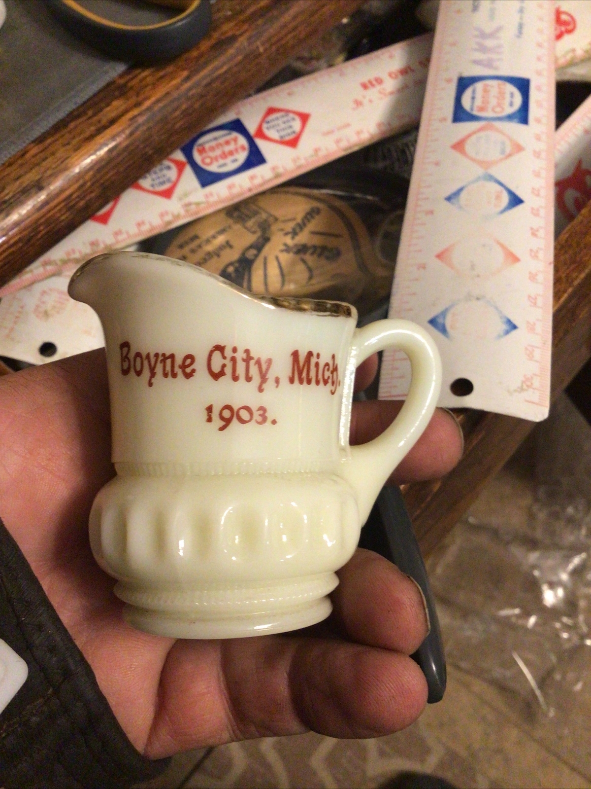 1903 BOYNE CITY MICH MI MICHIGAN CUSTARD GLASS PITCHER . BEAUTY . 