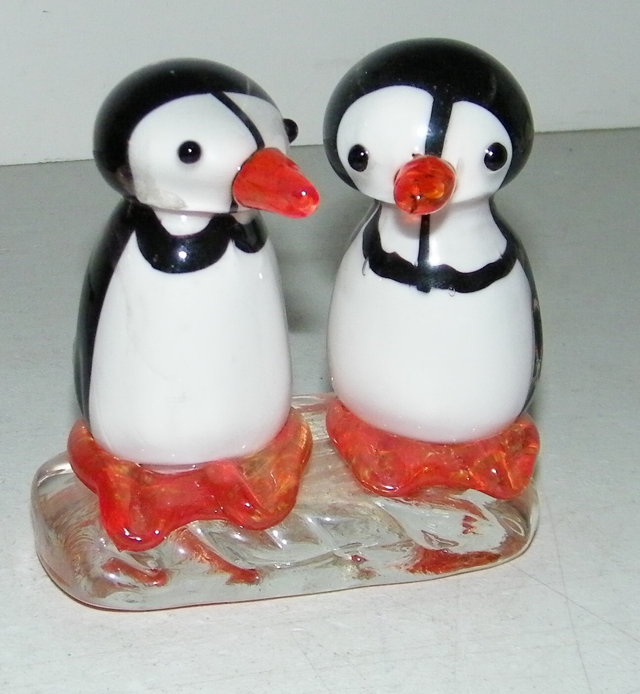 Penguin Pair Duo Figurine Glass Art Desk Paperweight 4\
