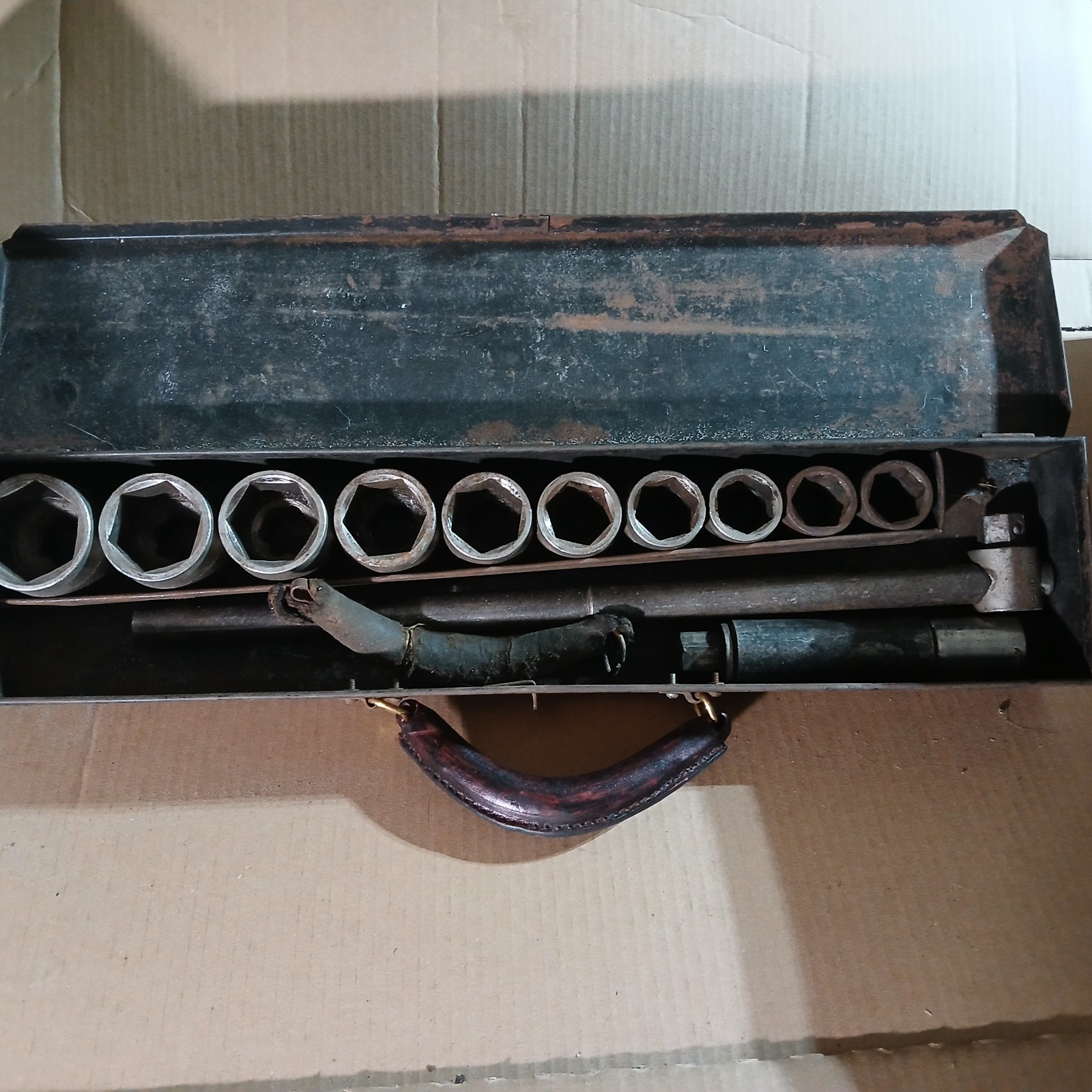 Vintage Rare Husky 13/16 hex drive socket set with box