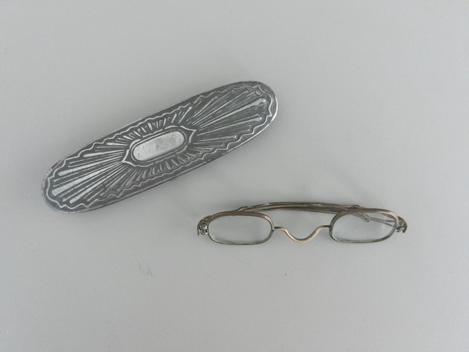 1860s Antique Civil War Era Wire Rim Slide Temple Eyeglasses With Metal Case
