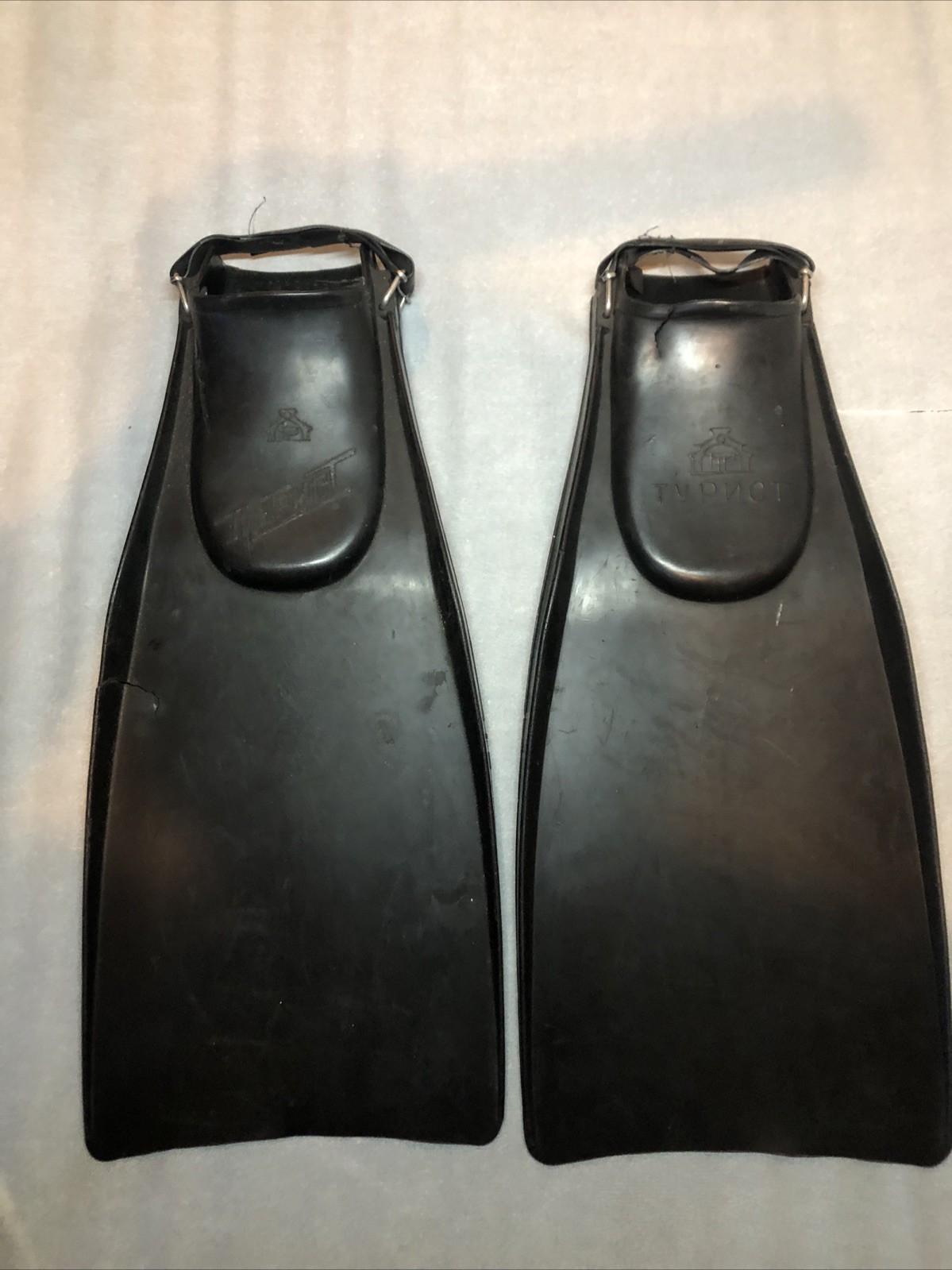 USSR natural rubber fins (Tourist) rare size However, they have a defect. USSR natural rubber fins (Tourist) rare size However, they have a defect.