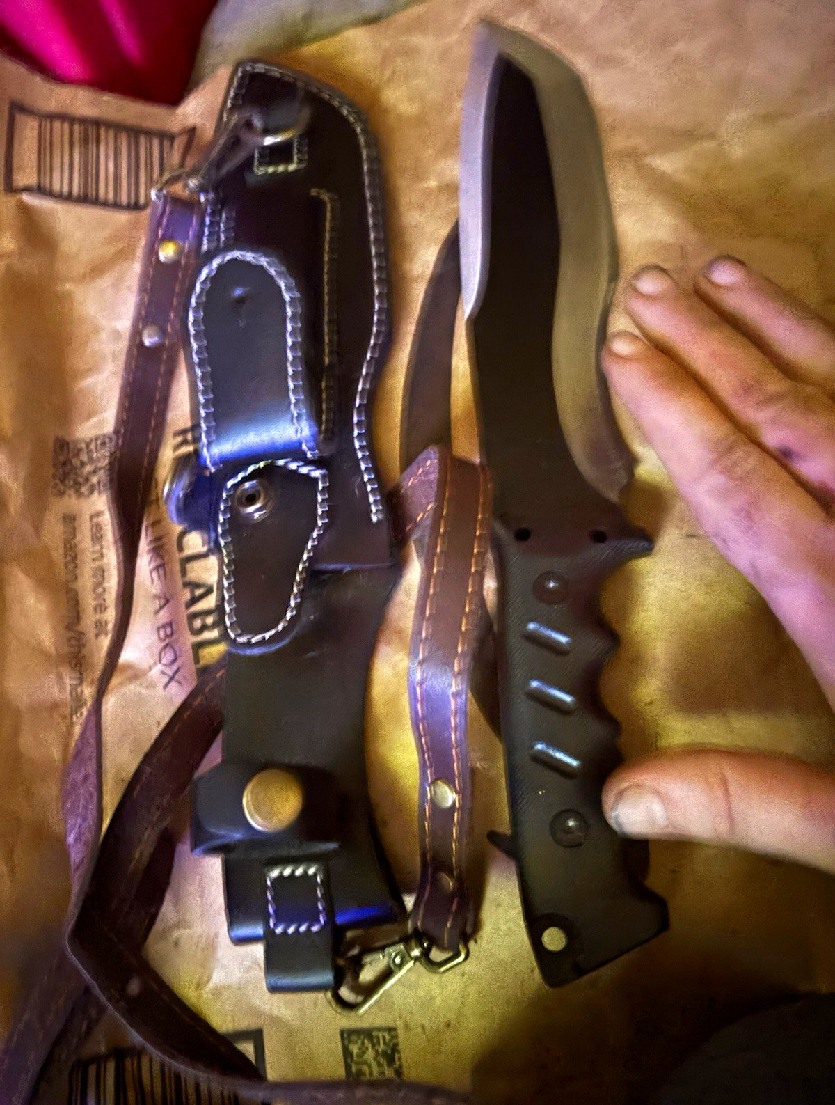 Huge massive knife that comes with a back sling and 2 buttons to lock.  Hang or