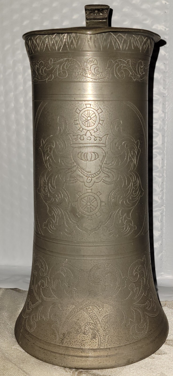 ANTIQUE 1800s GERMAN PEWTER TANKARD STEIN Germany W/ Knight Crest Rare Nuremberg