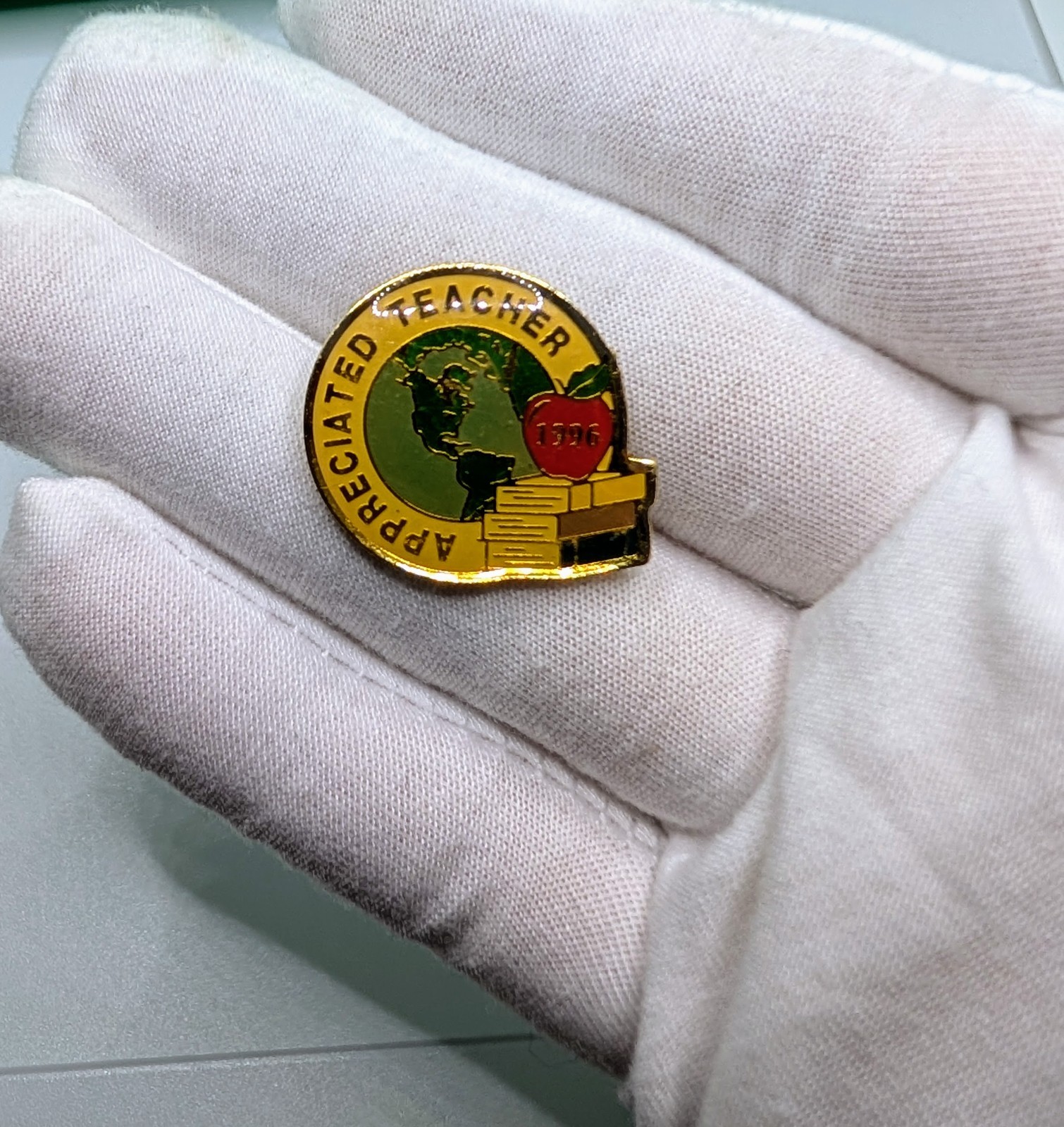 Vintage 1996 Appreciated Teacher Apple Globe Books School Award Lapel Pin