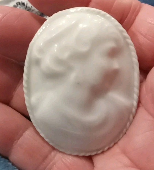 Vintage Cameo Top Of Trinket Jar Or Jewelry Box Vintage Cameo Top Of Trinket Jar Or Jewelry Box