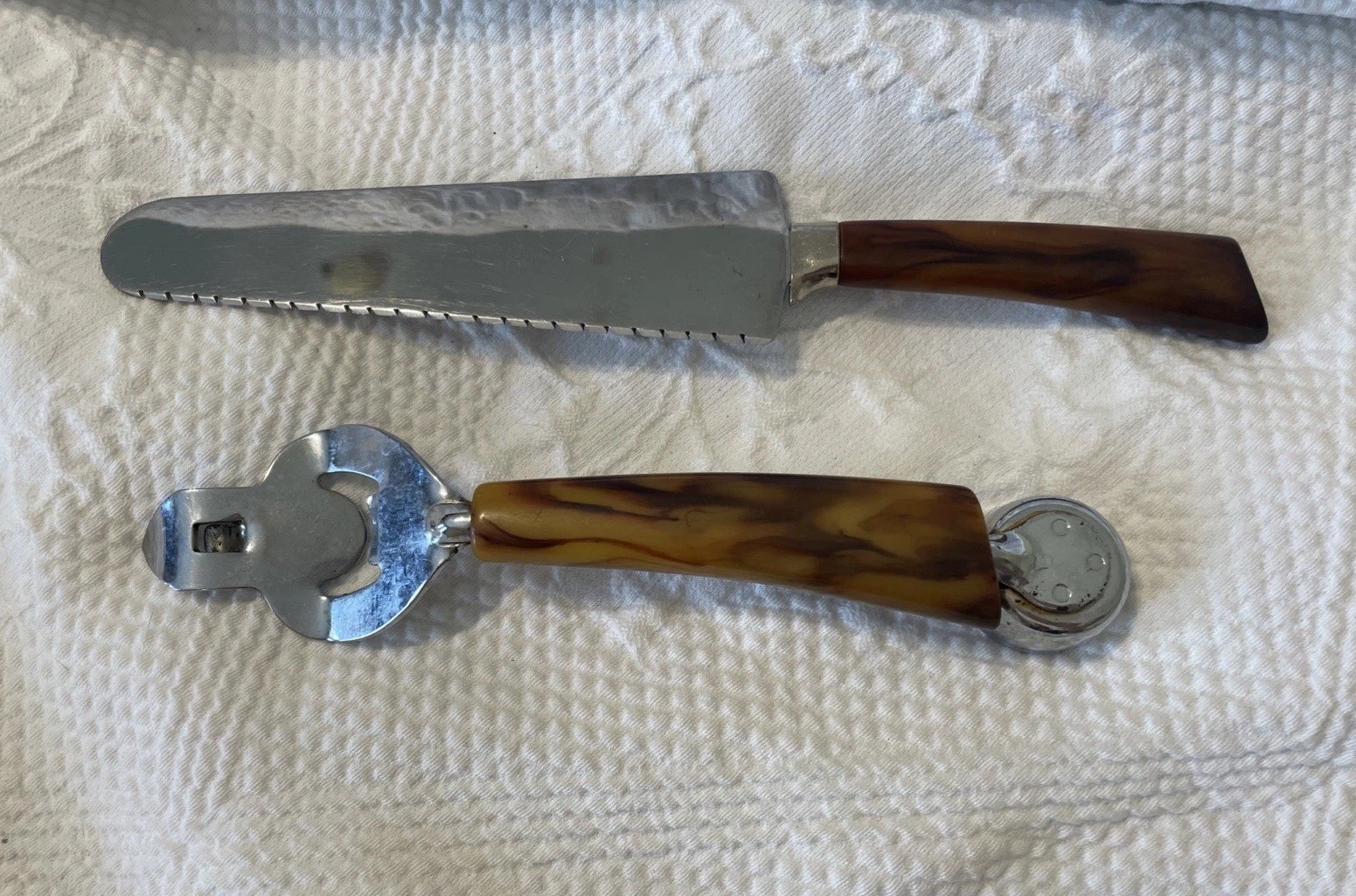 Vtg 2 Pc Set Serrated Cake Pie Server & Can Punch w/ Scoop Bakelite MCM 1960s