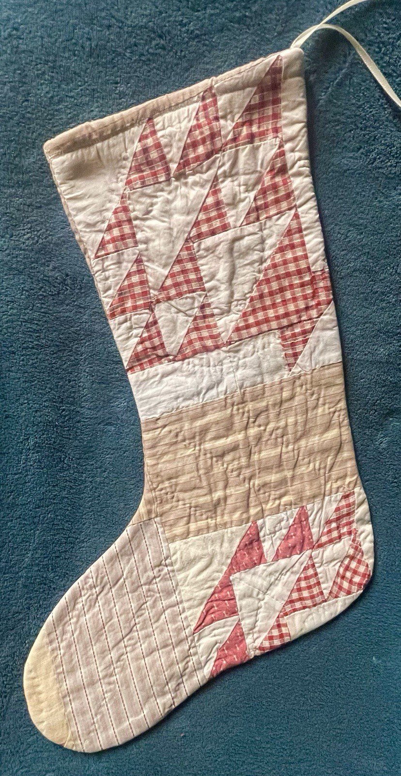 FABULOUS ANTIQUE VINTAGE CUTTER QUILT CHRISTMAS STOCKING RED WHITE TAN 26-31