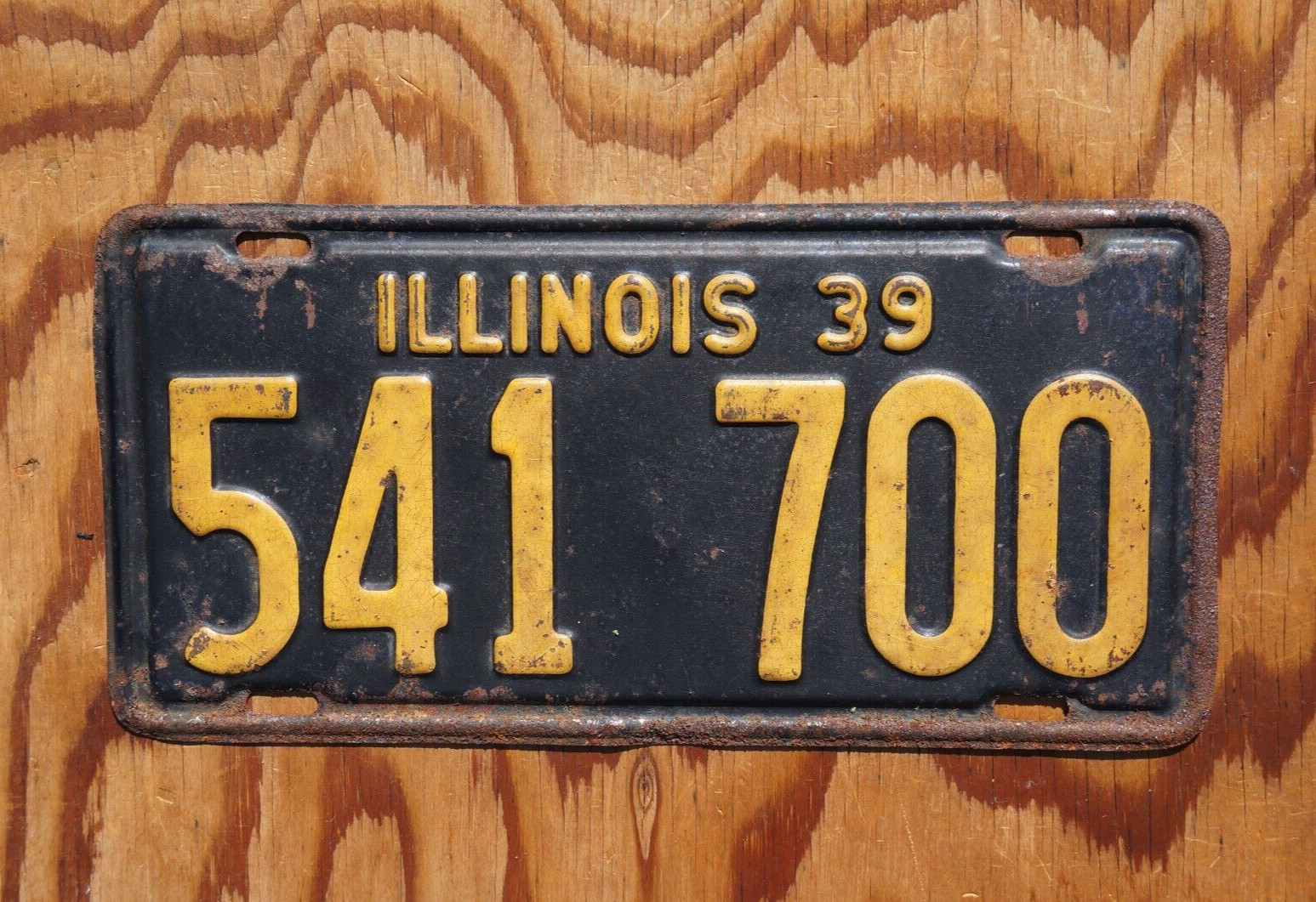1939 ILLINOIS LICENSE PLATE # 541 - 700
