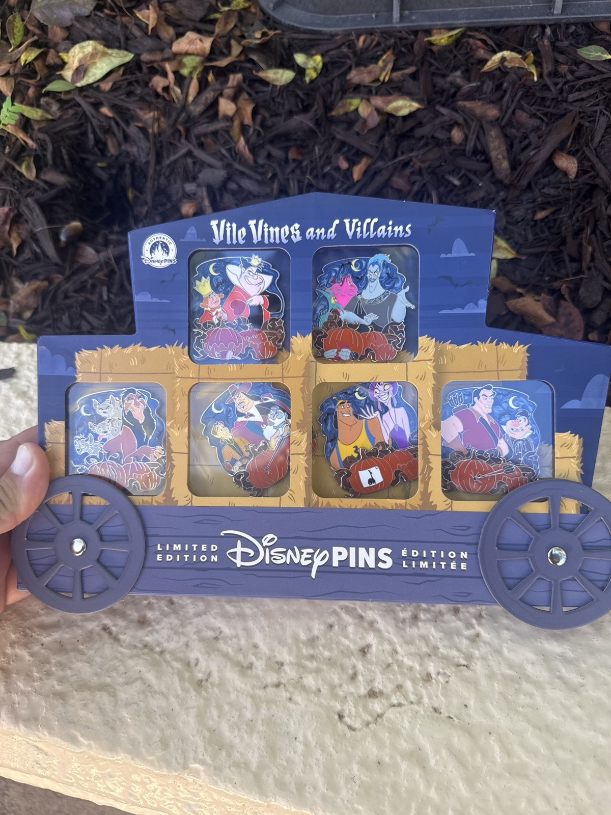 Disney Parks 2026 Halloween Villain Box Pin Set with Chaser Pin LE 2000 Disney Parks 2026 Halloween Villain Box Pin Set with Chaser Pin LE 2000