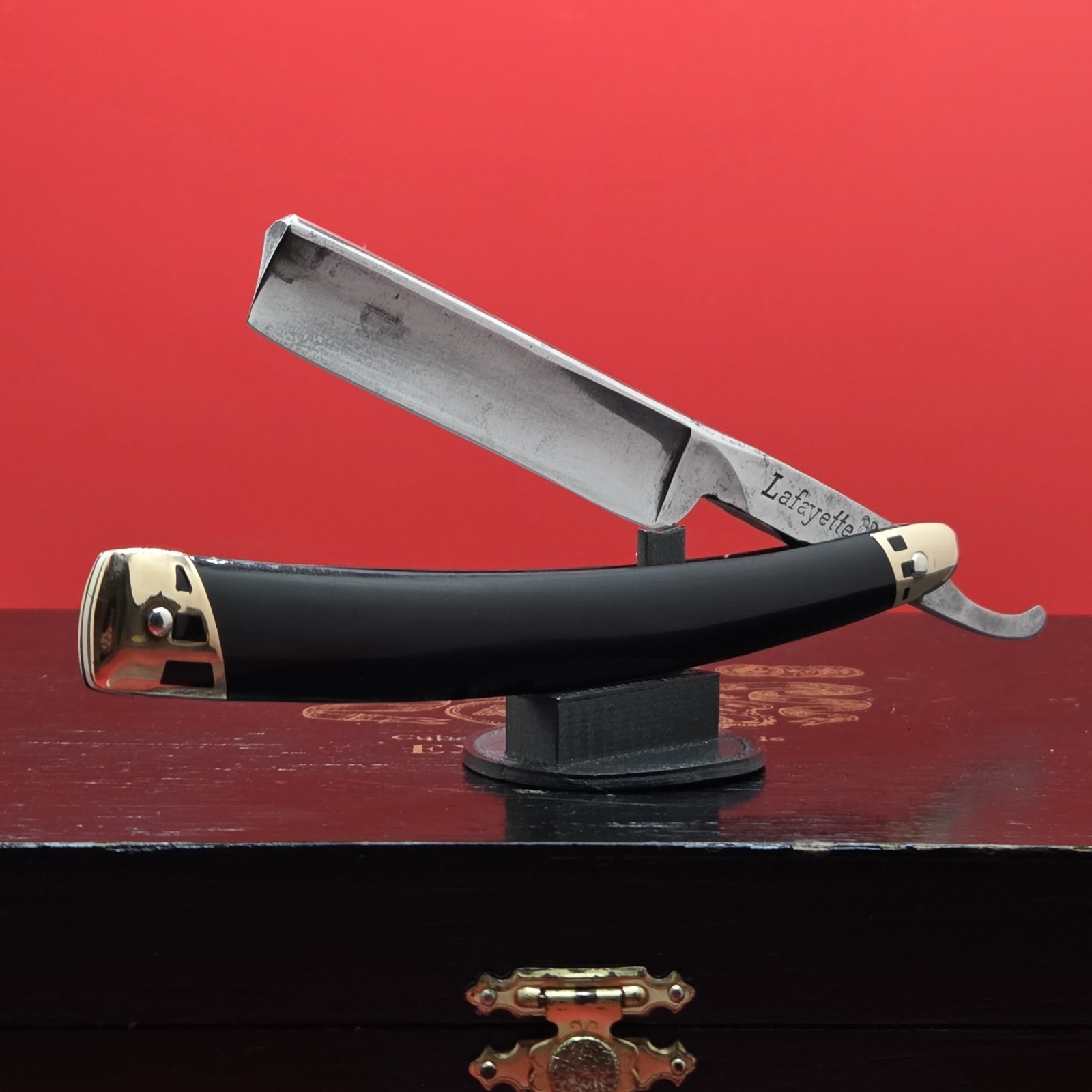 Vintage/Antique 5/8 AD Piano & Co. Lafayette Razor. Restored.