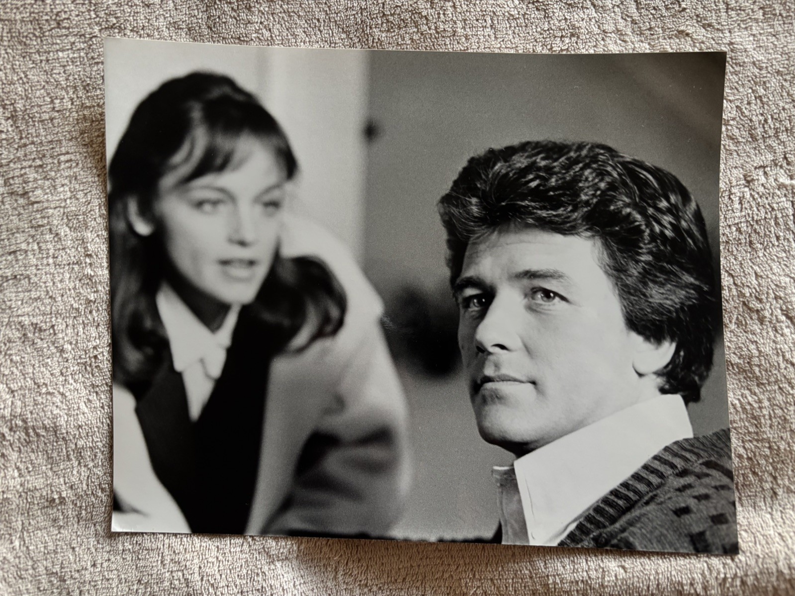 PAMELA SUE MARTIN & PATRICK DUFFY (STRONG MEDICINE) UNSIGNED  PRESS PHOTO 10x8