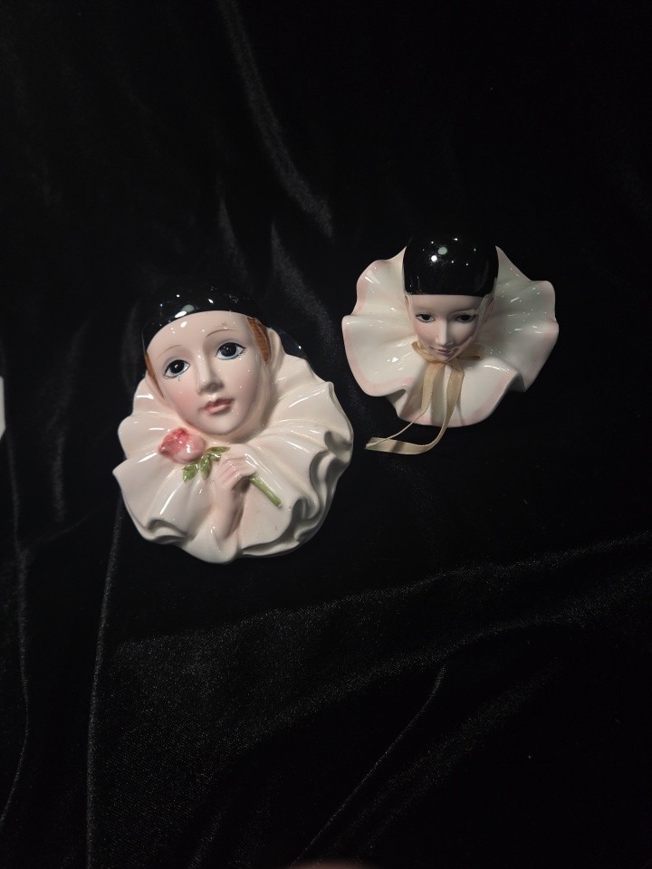 Vintage 1981 Schmid Porcelian Be a Clown  Pierrot Love Music box & Wall Plaque