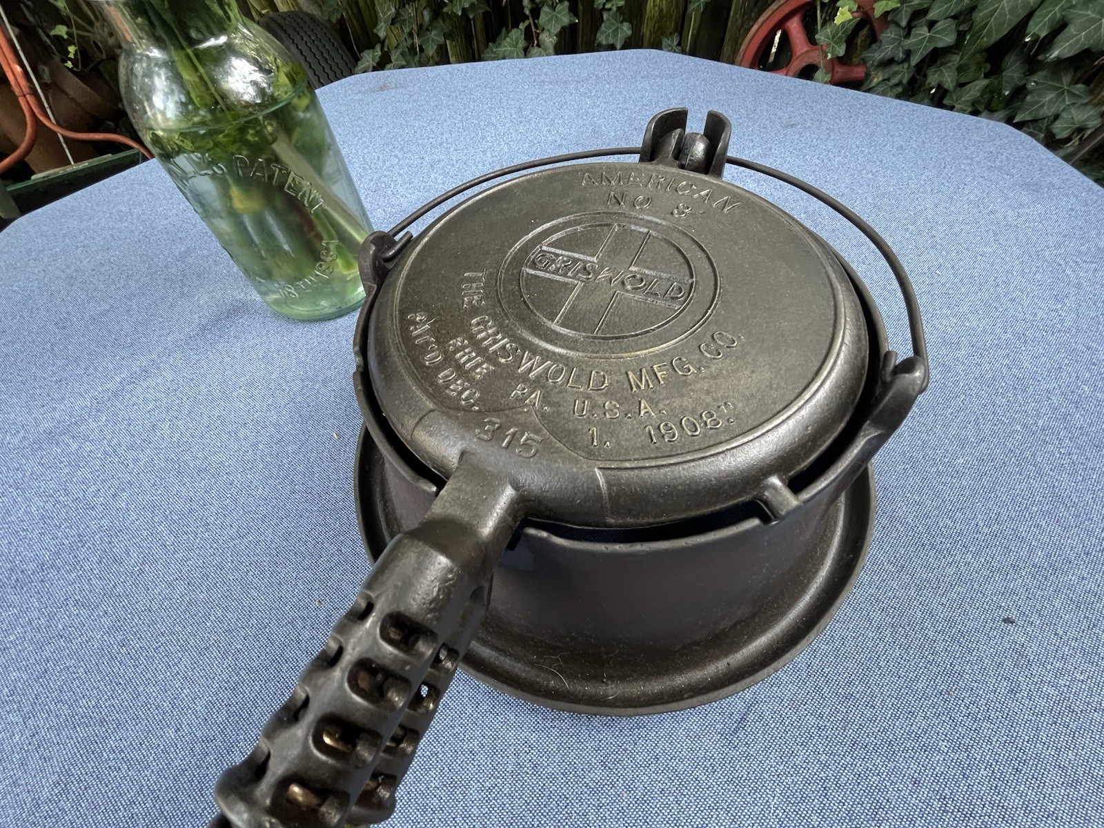 Antique GRISWOLD American No8 Cast Iron Waffle Iron With Tall Base Antique GRISWOLD American No8 Cast Iron Waffle Iron With Tall Base