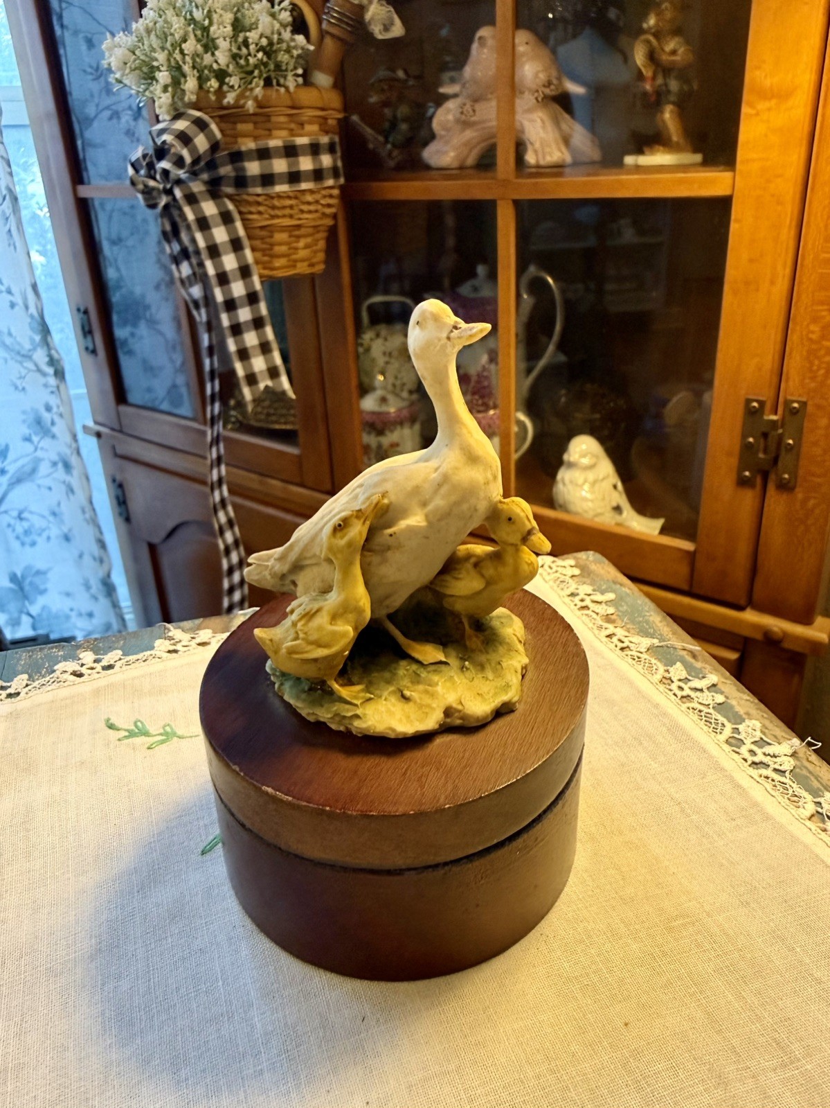 Vintage Wooden Jewlery Box With Mother and Baby Ducks MIC