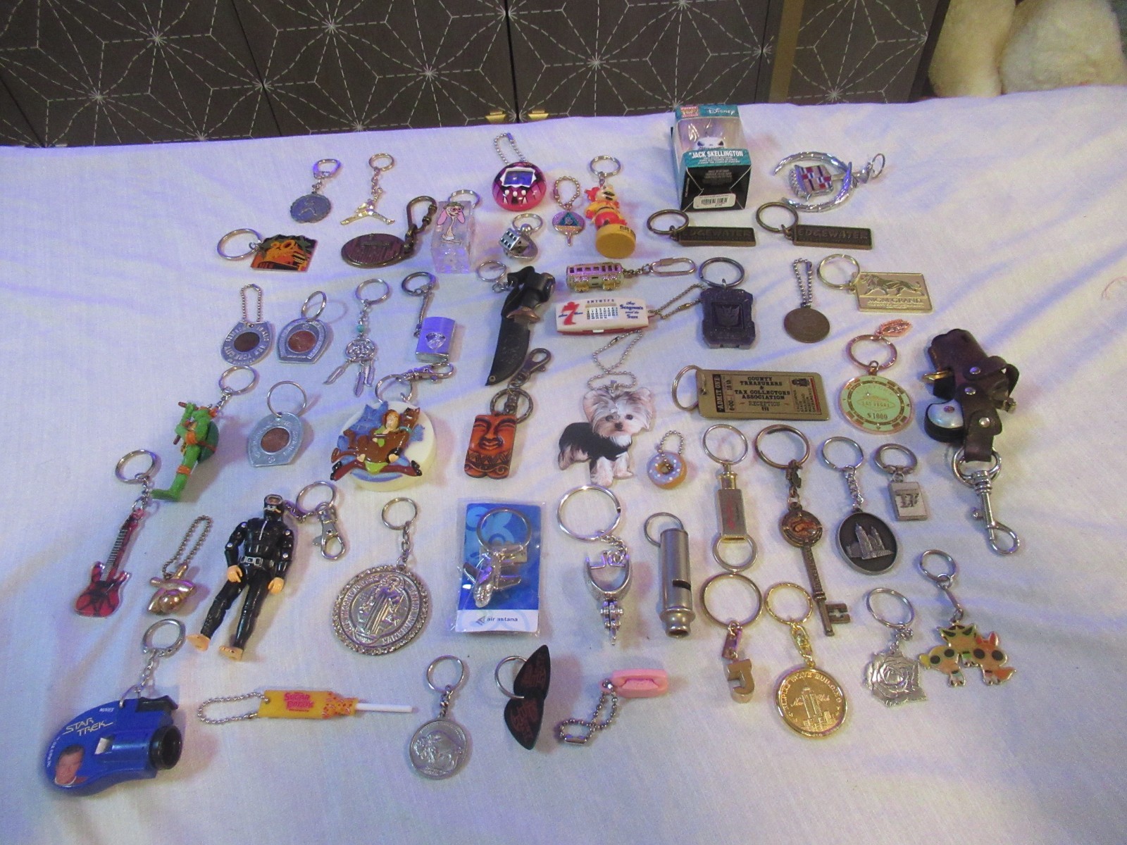 Lot of 52 Keychains STAR TREK FOX LAS VEGAS LAUGHLIN FUNKO SCOOBY SEAGRAMS