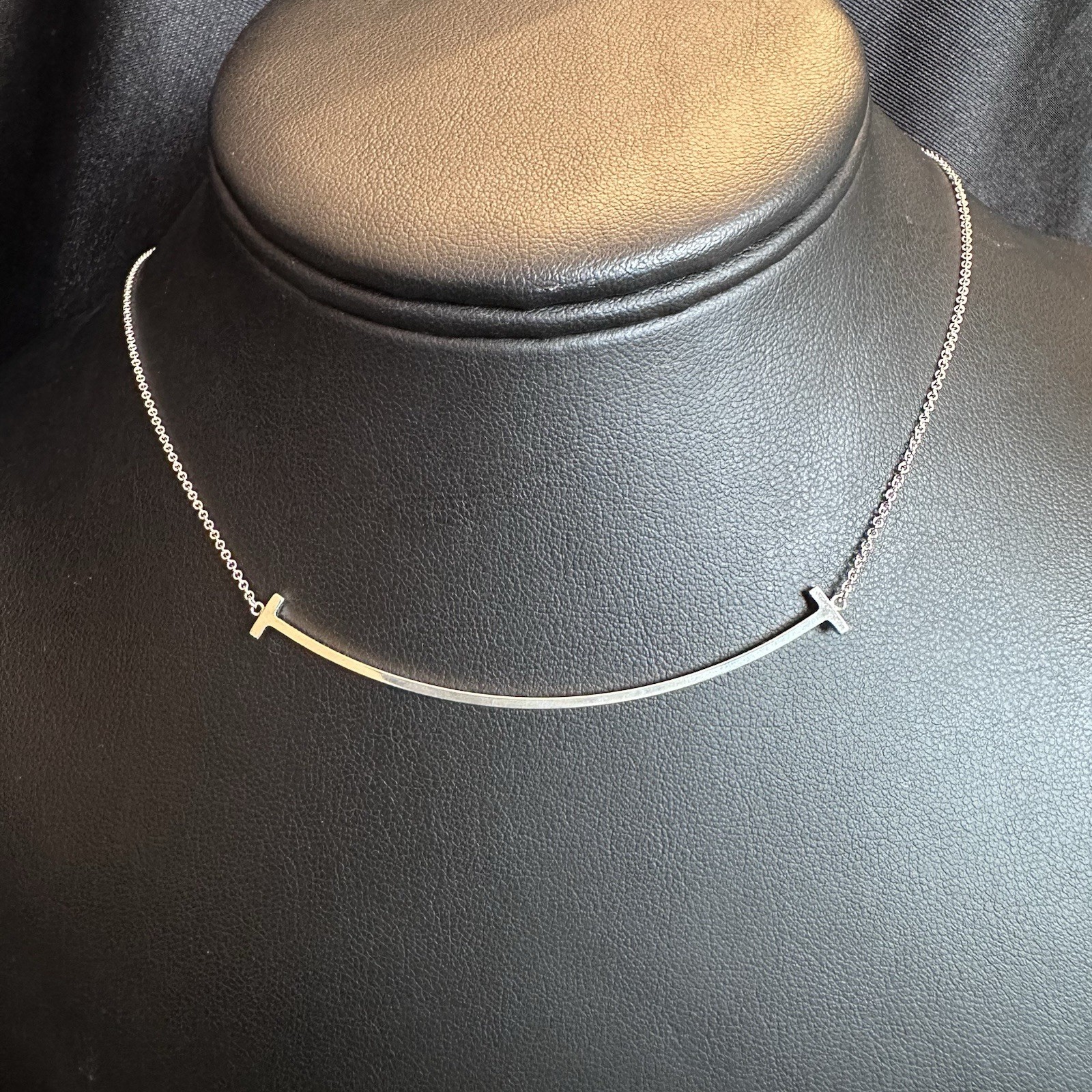 TIFFANY & Co. - STERLING SILVER LARGE SMILE NECKLACE / 16\'\'- 18\'\' LONG TIFFANY & Co. - STERLING SILVER LARGE SMILE NECKLACE / 16\'\'- 18\'\' LONG