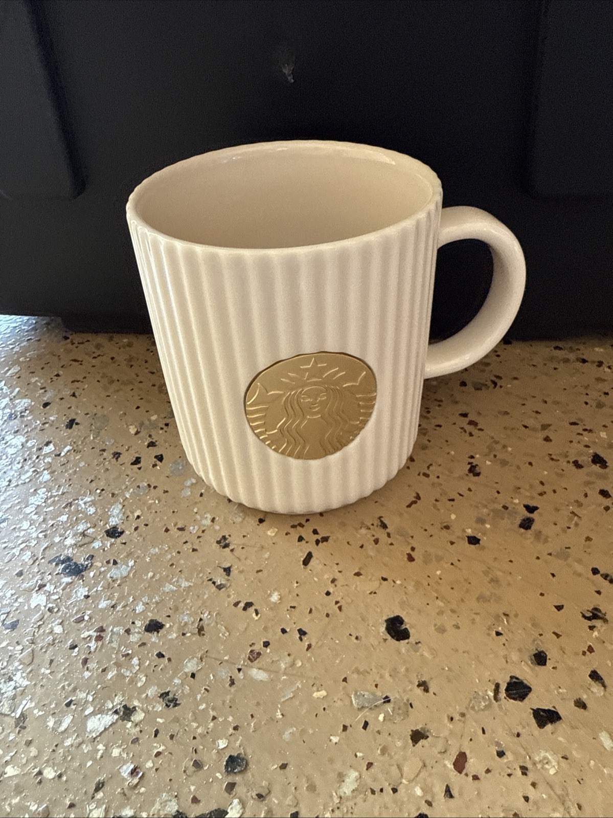 Starbucks White Pleated Mug 16 oz 2025 Holiday Christmas Starbucks White Pleated Mug 16 oz 2025 Holiday Christmas