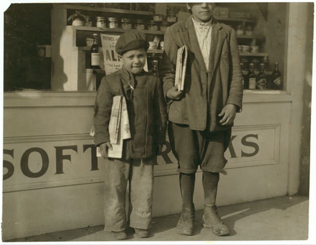 Newsies,Newsboys,Child Labor,Los Angeles,California,Lewis Wickes Hine,1915