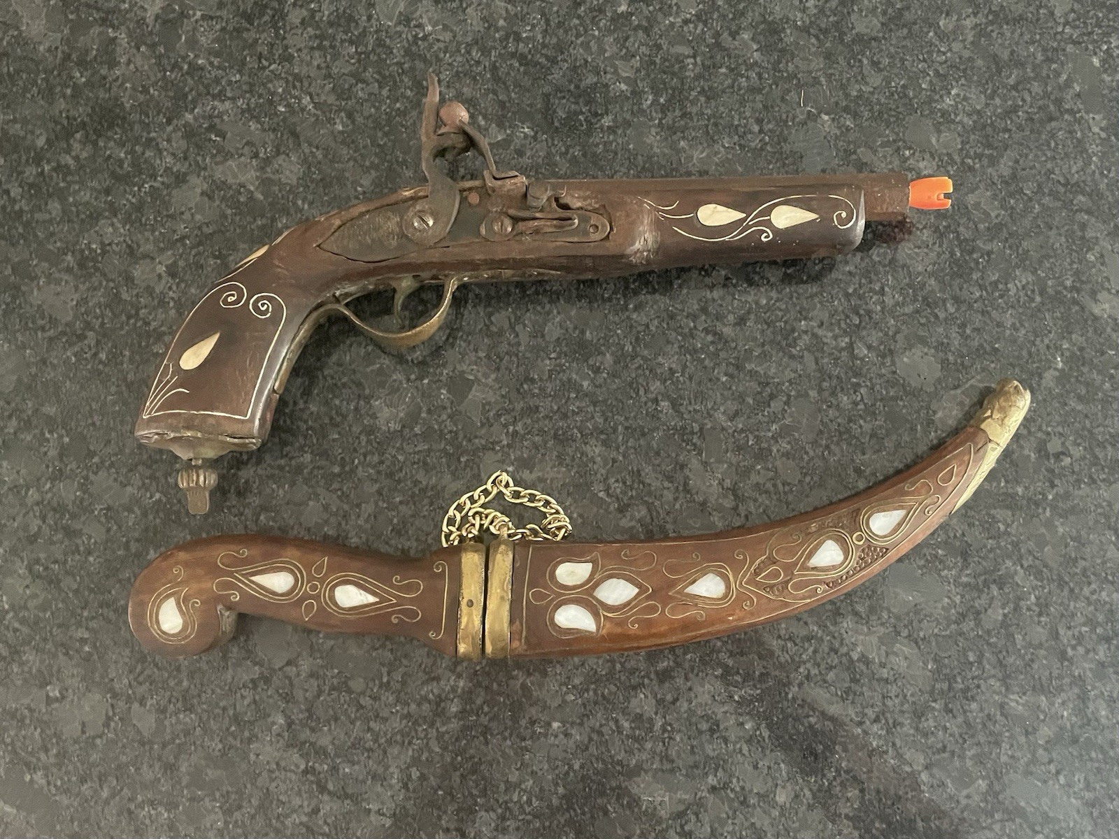 Non-Firing Antique Replica Flintlock And Blunt Dagger