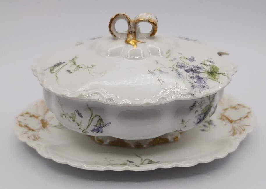 Haviland Schleiger 452 The Tarascon Covered Gravy Attached Underplate MICRO FLAW
