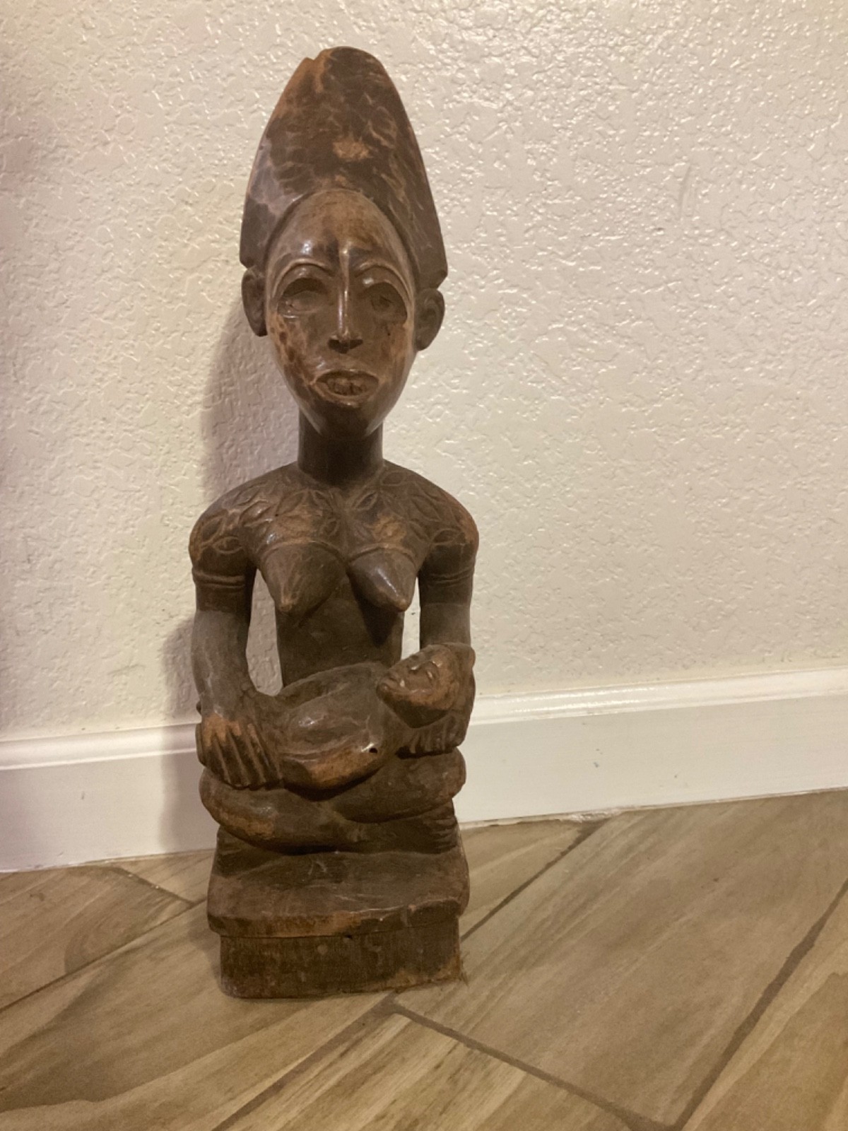 African Chokwe statue from Central Africa, Congo. Antique. from the 1940s