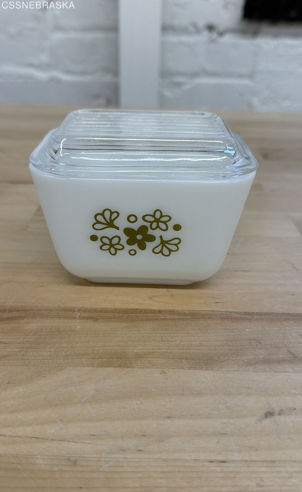Vintage Pyrex 501 B Refrigerator Dish Spring Blossom Green Crazy Daisy 1.5 Cup