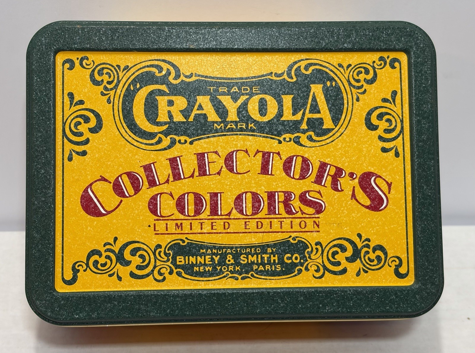 Vintage 1991 Crayola Collectors Tin Unused Mint 72 Crayons 64 Box & Retired No 8 Vintage 1991 Crayola Collectors Tin Unused Mint 72 Crayons 64 Box & Retired No 8