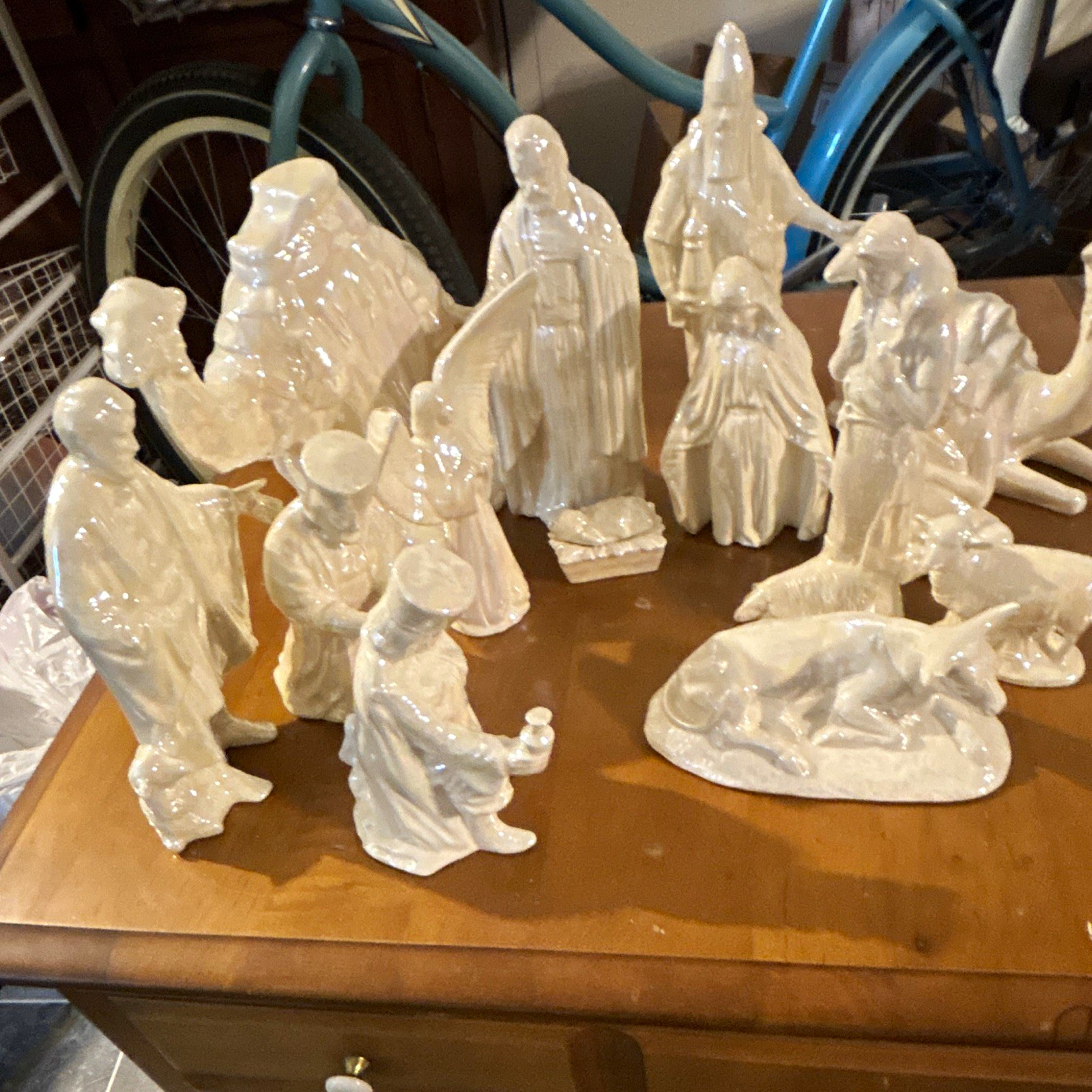 Vintage 15-Piece Iridescent Pearl White Atlantic Mold Ceramic Nativity Set with