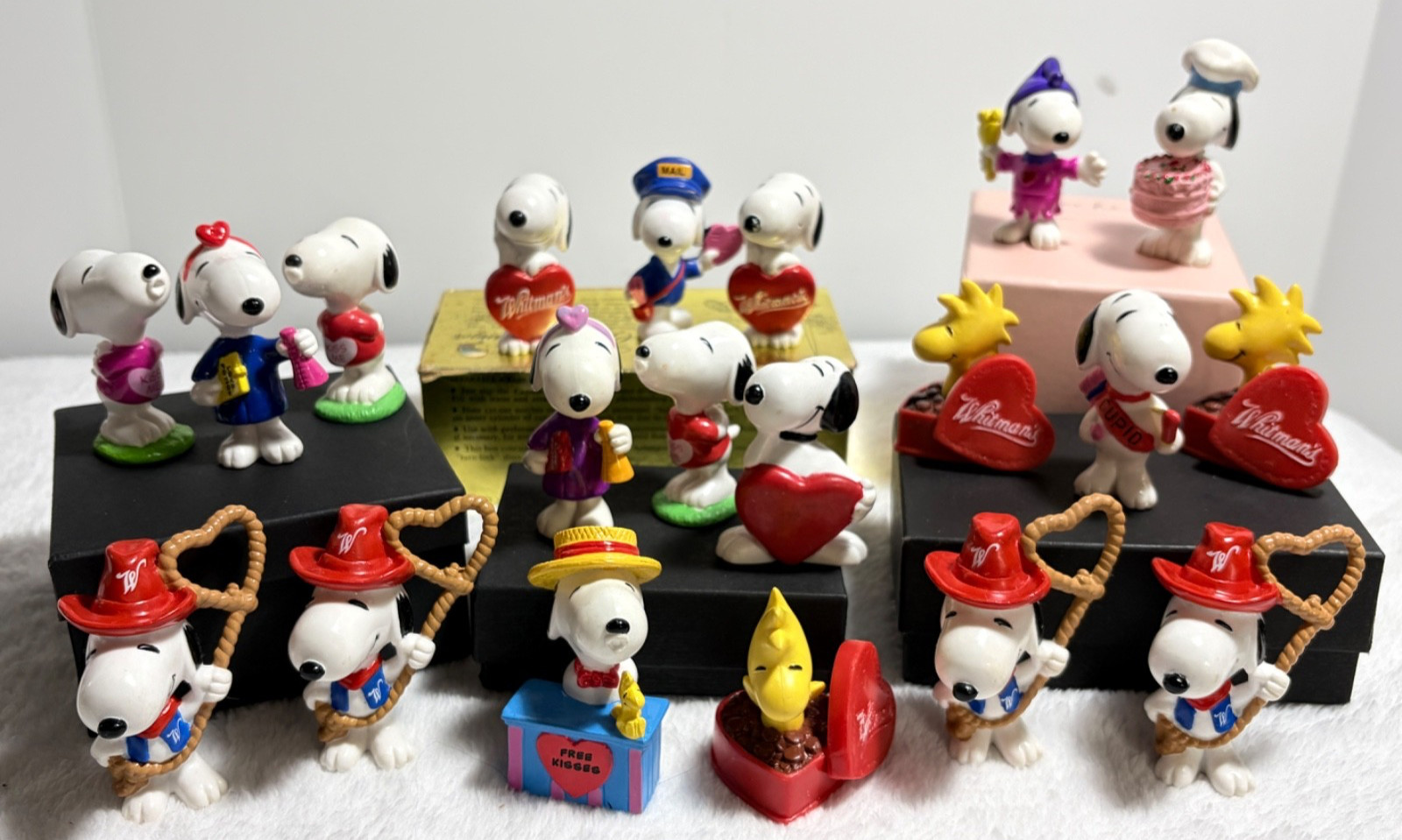 Valentines Day Snoopy Vintage Whitman’s PVC Figures Lot of 20 Peanuts Woodstock