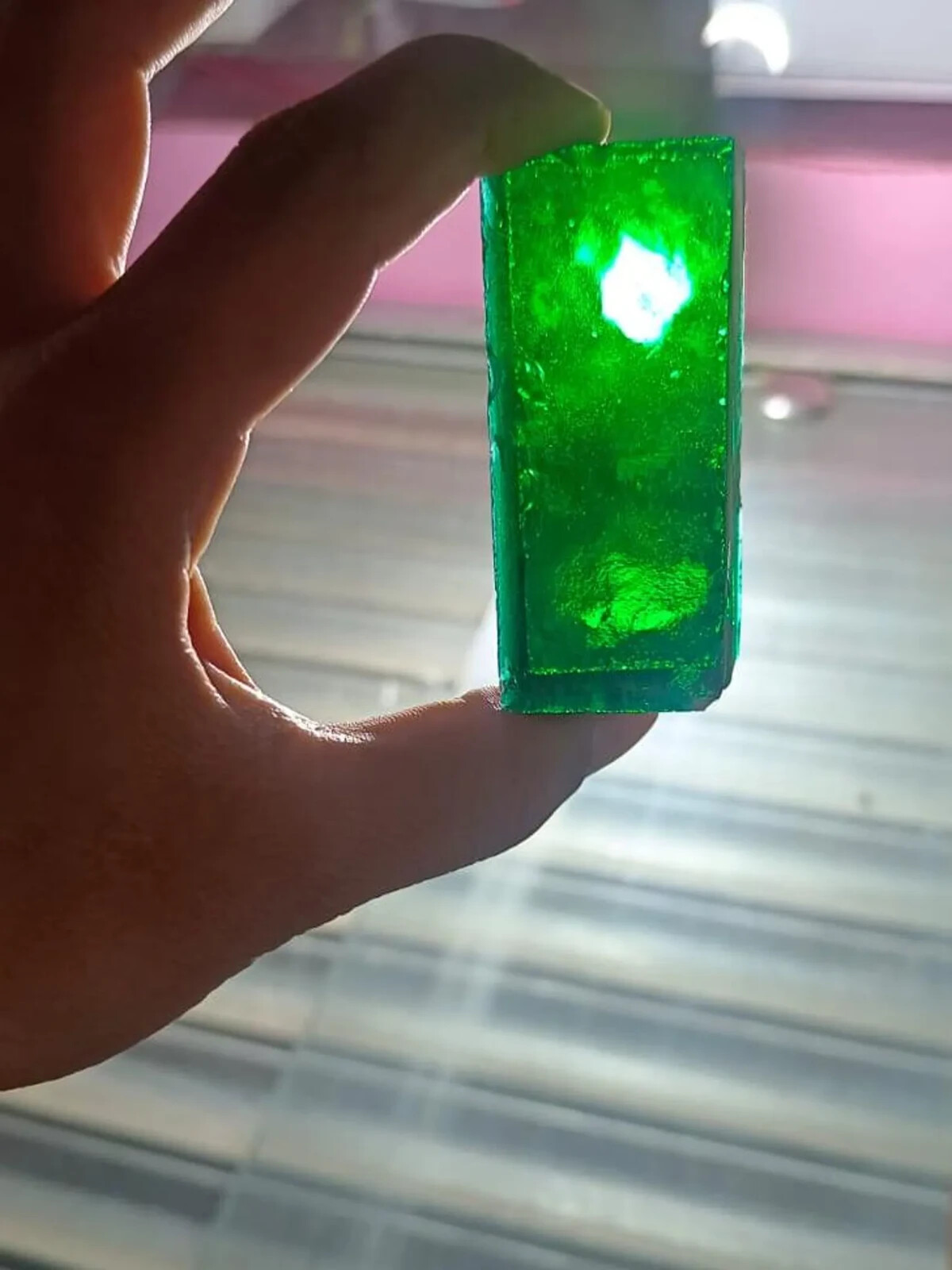 Lab-Grown Green Emerald 545 Ct Colombian Synthetic Gemstone Faceting Raw Rough Lab-Grown Green Emerald 545 Ct Colombian Synthetic Gemstone Faceting Raw Rough
