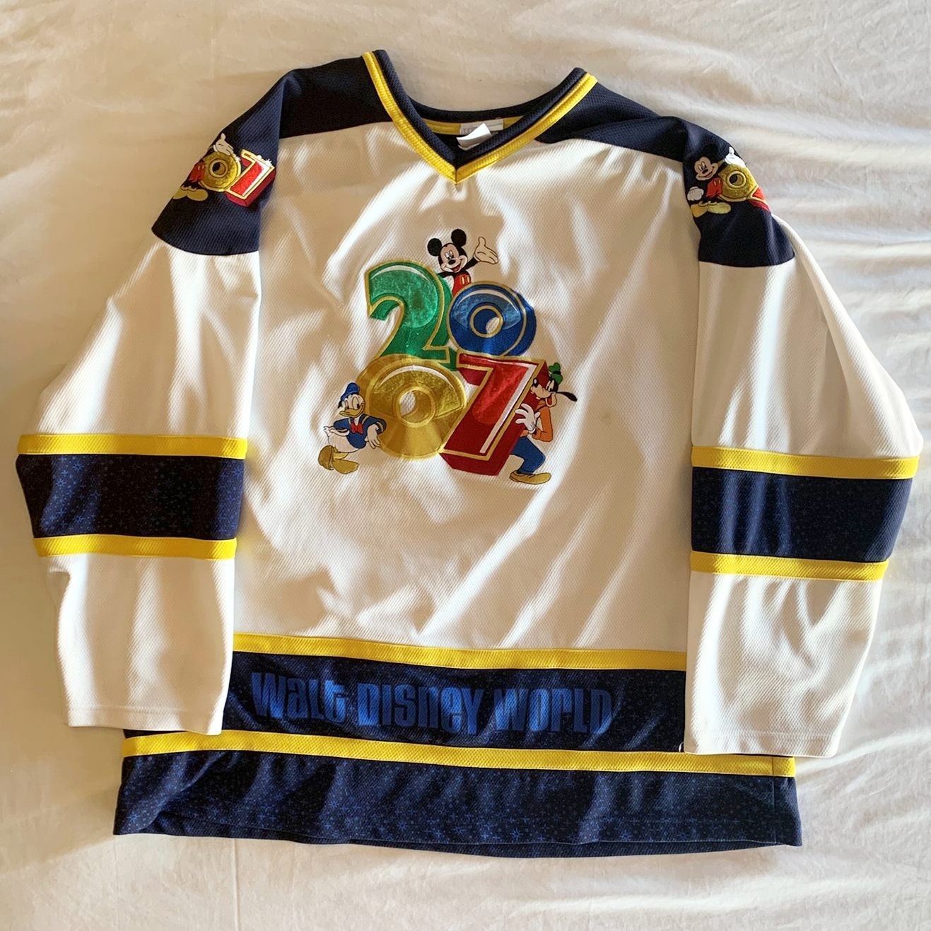 VINTAGE 2007 WALT DISNEY WORLD HOCKEY JERSEY 2XL MICKEY MOUSE DONALD GOOFY SHIRT