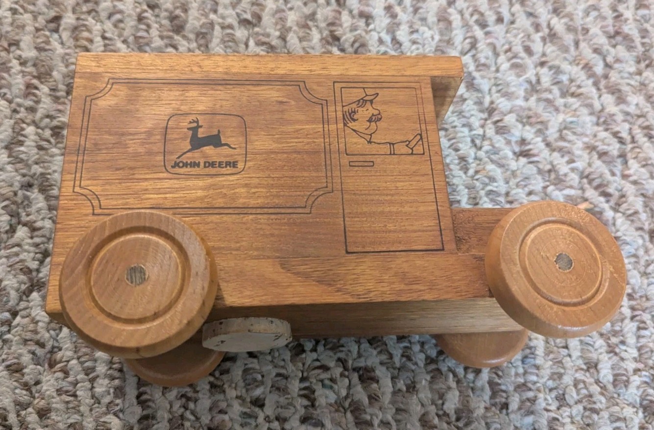 Vintage Wooden Piggy Bank Rustic John Deere truck Pine Logomobile 1990 U.S.A. 7\ Vintage Wooden Piggy Bank Rustic John Deere truck Pine Logomobile 1990 U.S.A. 7\