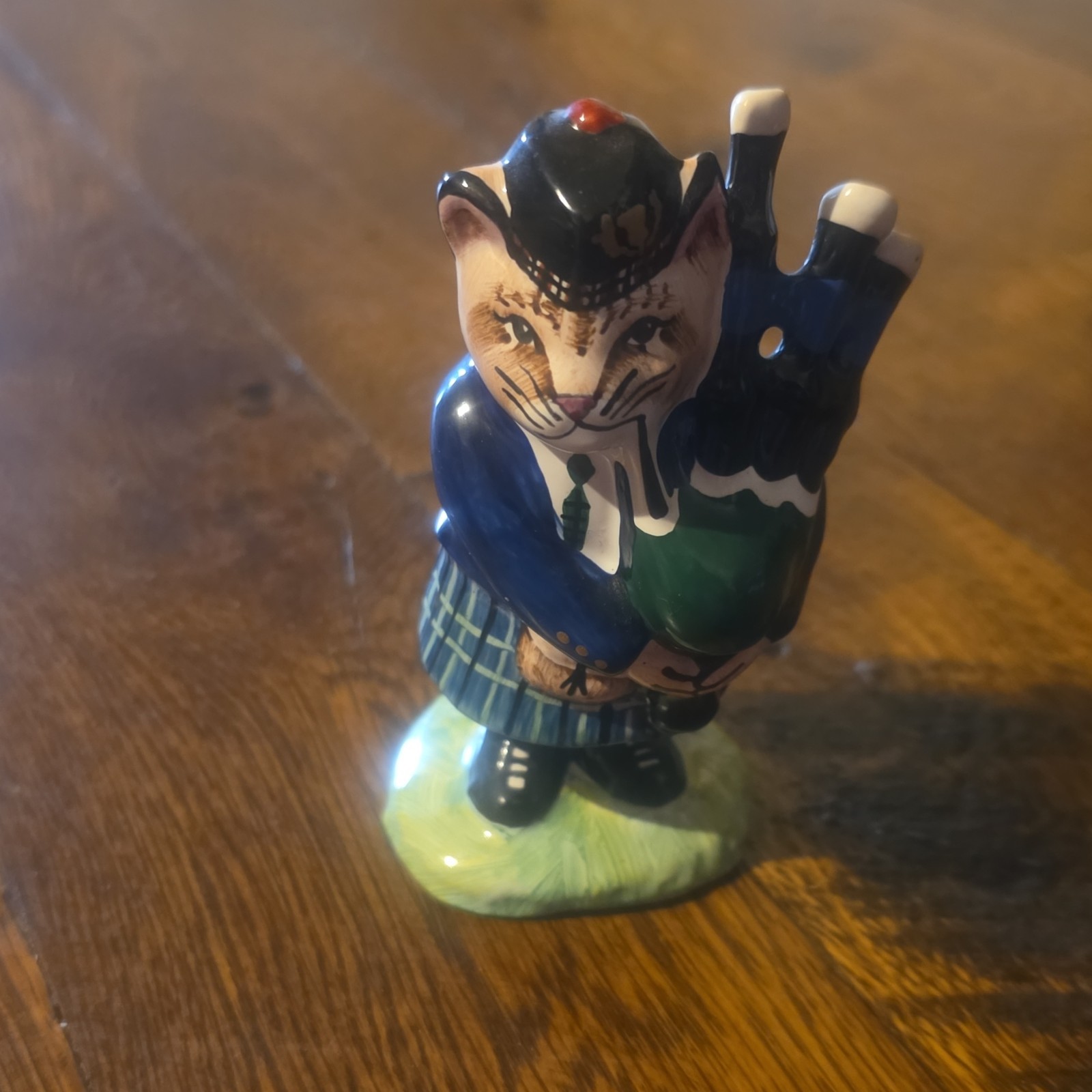 Vintage Loch Lomond Ceramics MACKATT Cat Scottish Clan Figurine #57998